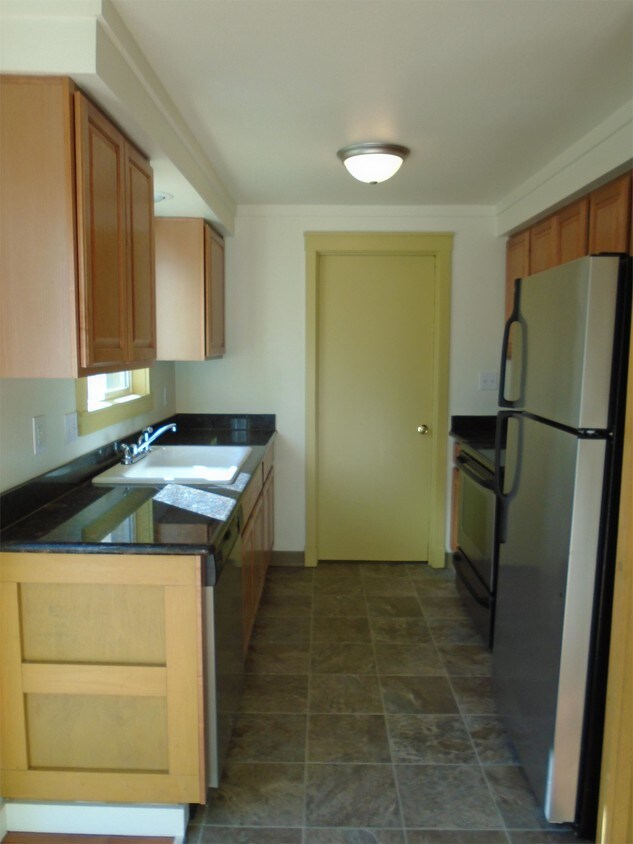Primary Photo - 1286 E Santiam St