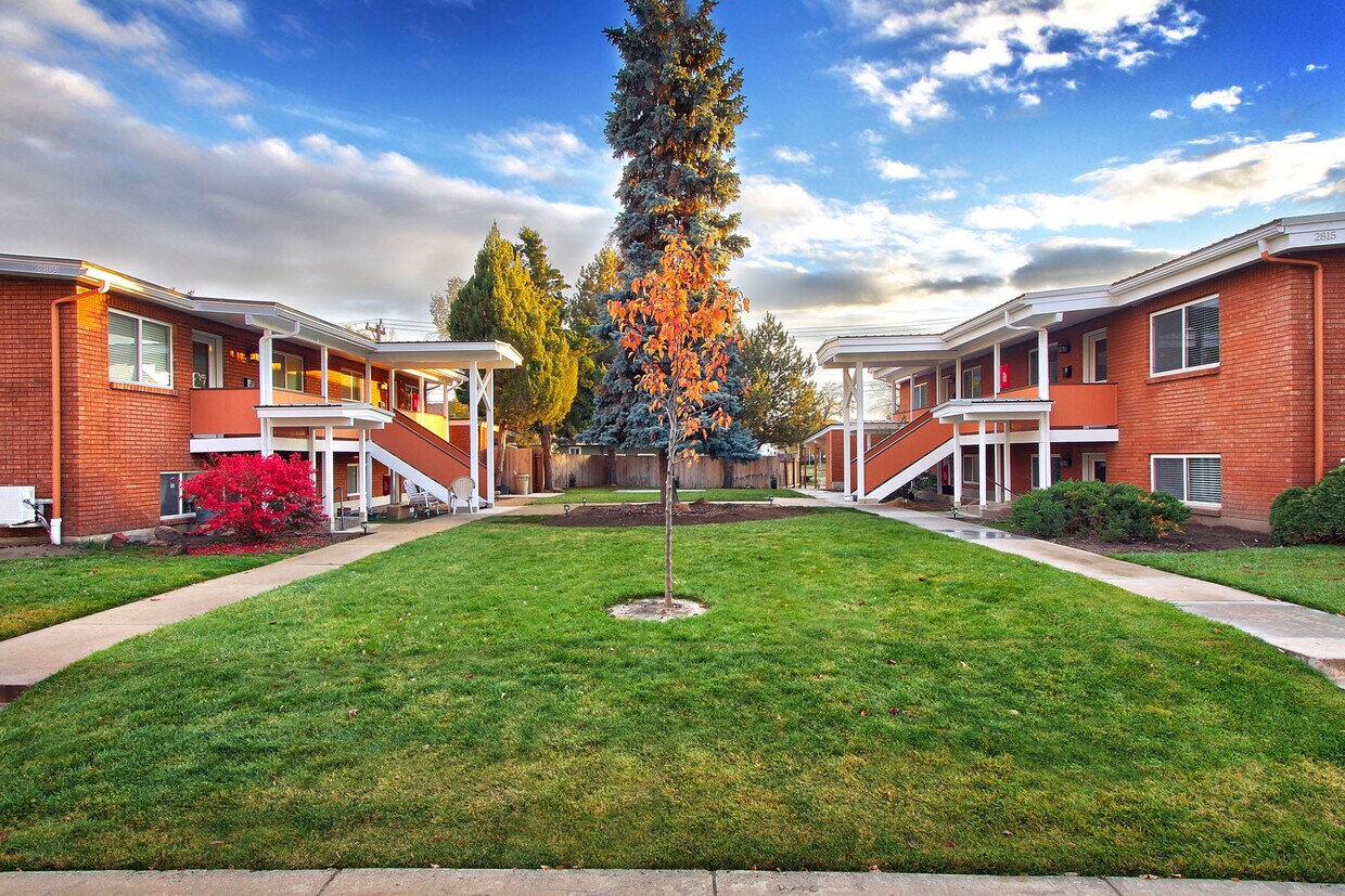 Primary Photo - 2815 W Pleasanton Ave