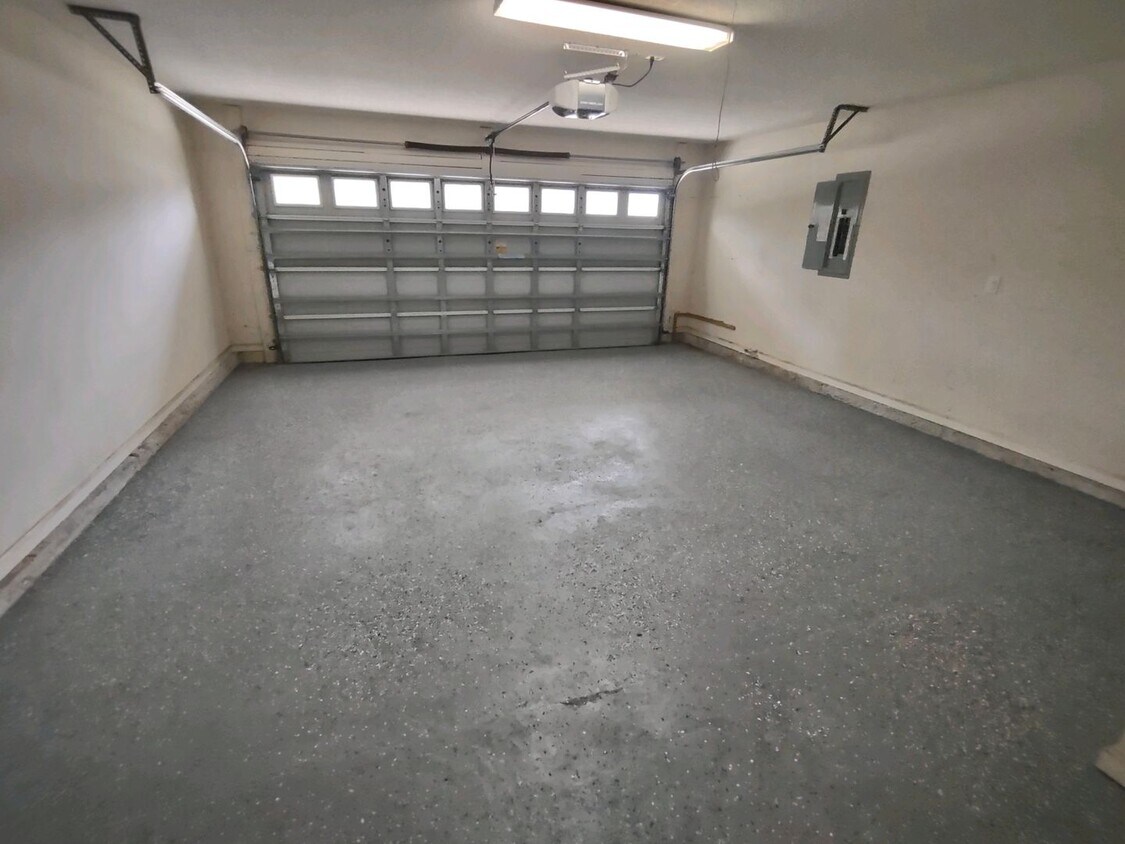 Building Photo - NEWLY REMODELED!!! Beautiful Brick Single ...