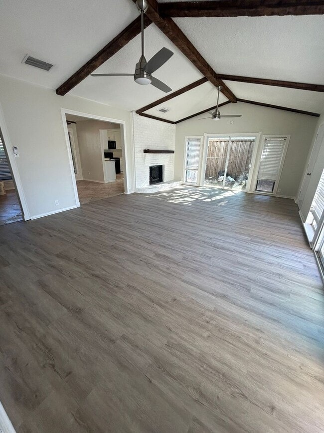 Building Photo - 733 Maple Glen Dr