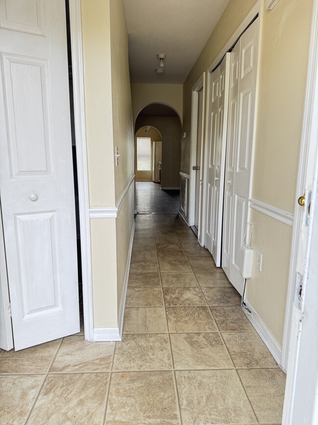 Entry - 9843 Ashburn Lake Dr