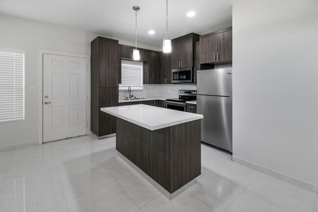 Building Photo - 1413 N Inspiration Blvd