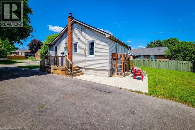Building Photo - 345 Hawkridge Ave