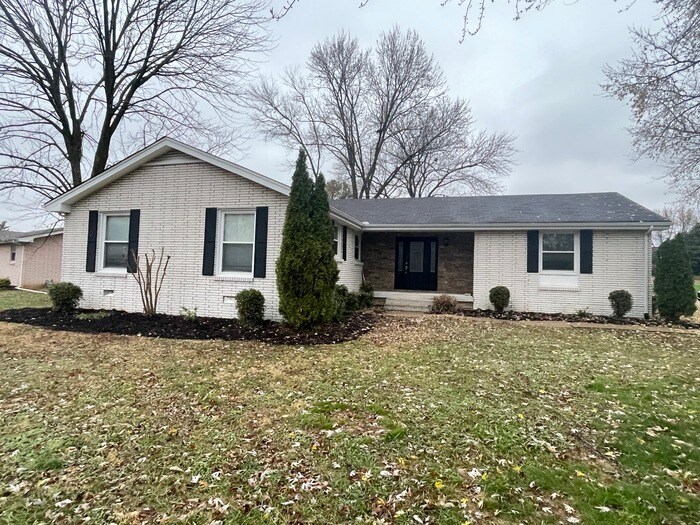 Hendersonville ranch style home with deck House Rental in