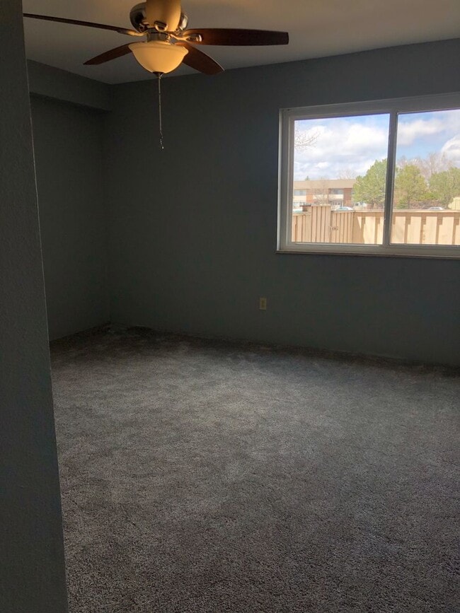 Building Photo - 1 Bedroom Condo at Stongate - UTILITIES INCLUDED!