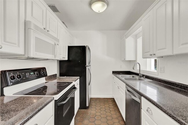 Building Photo - 3345 Lila Dr
