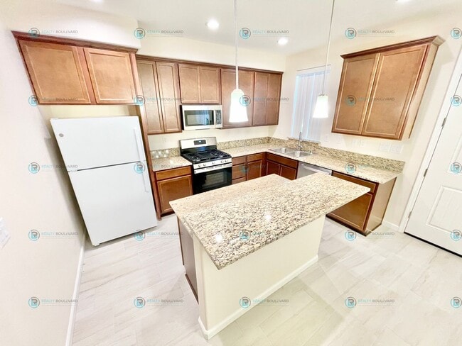 Building Photo - 3-Bedroom 2.5 Bathroom 2 car garage Condo in Carson City