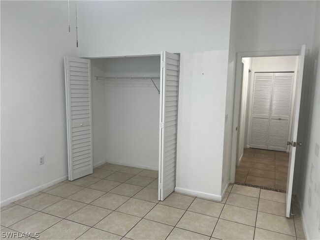 Foto del edificio - 3841 Schoolhouse Rd E