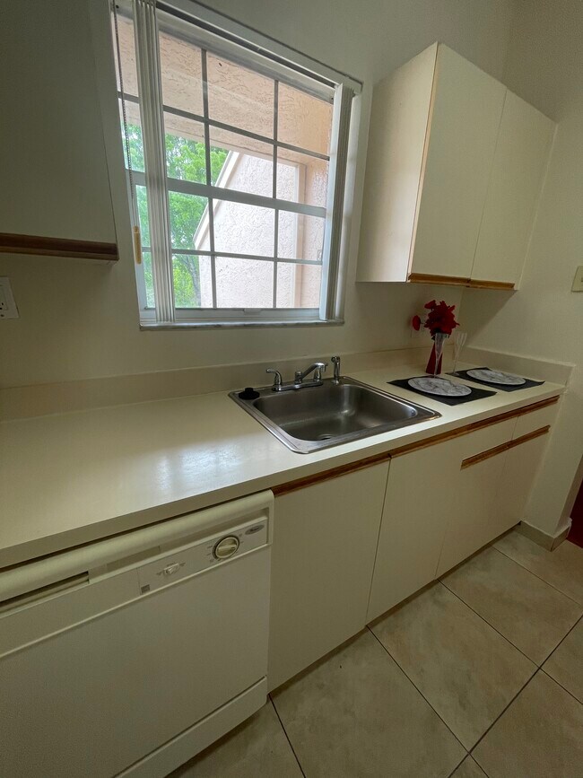Foto del edificio - 751 Cypress Ln