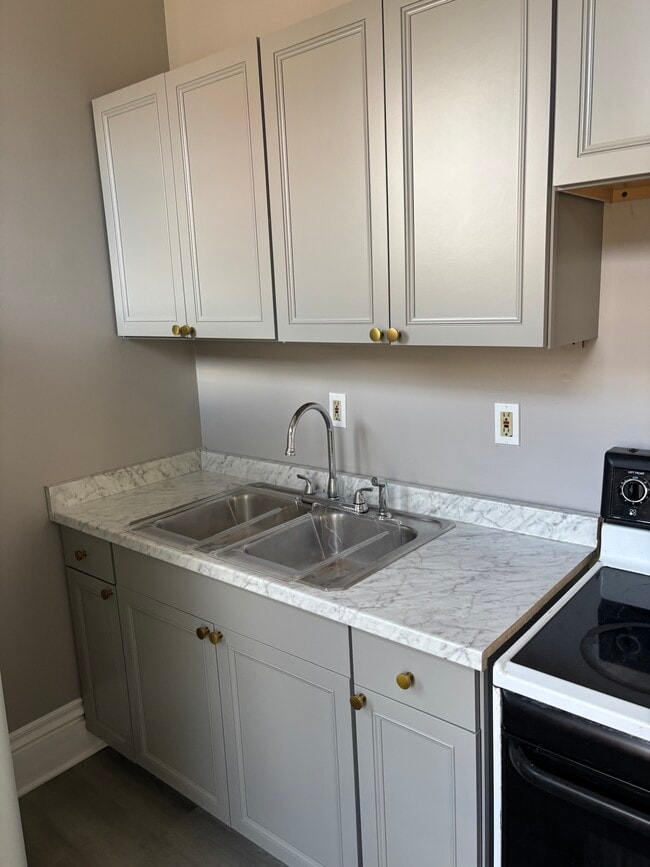 Building Photo - 1109 Russell St