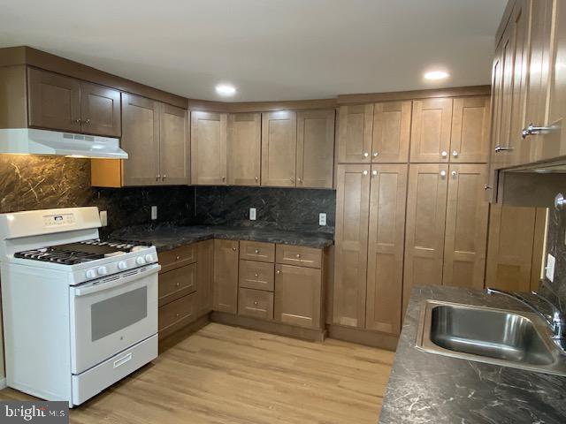Building Photo - 19 E Millbrooke Ave