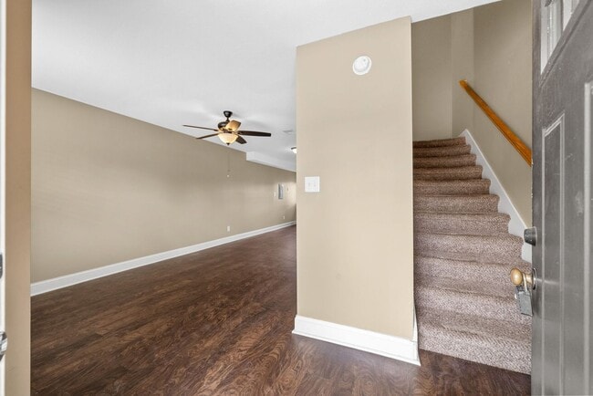 Building Photo - Pet Friendly Two Bedroom!