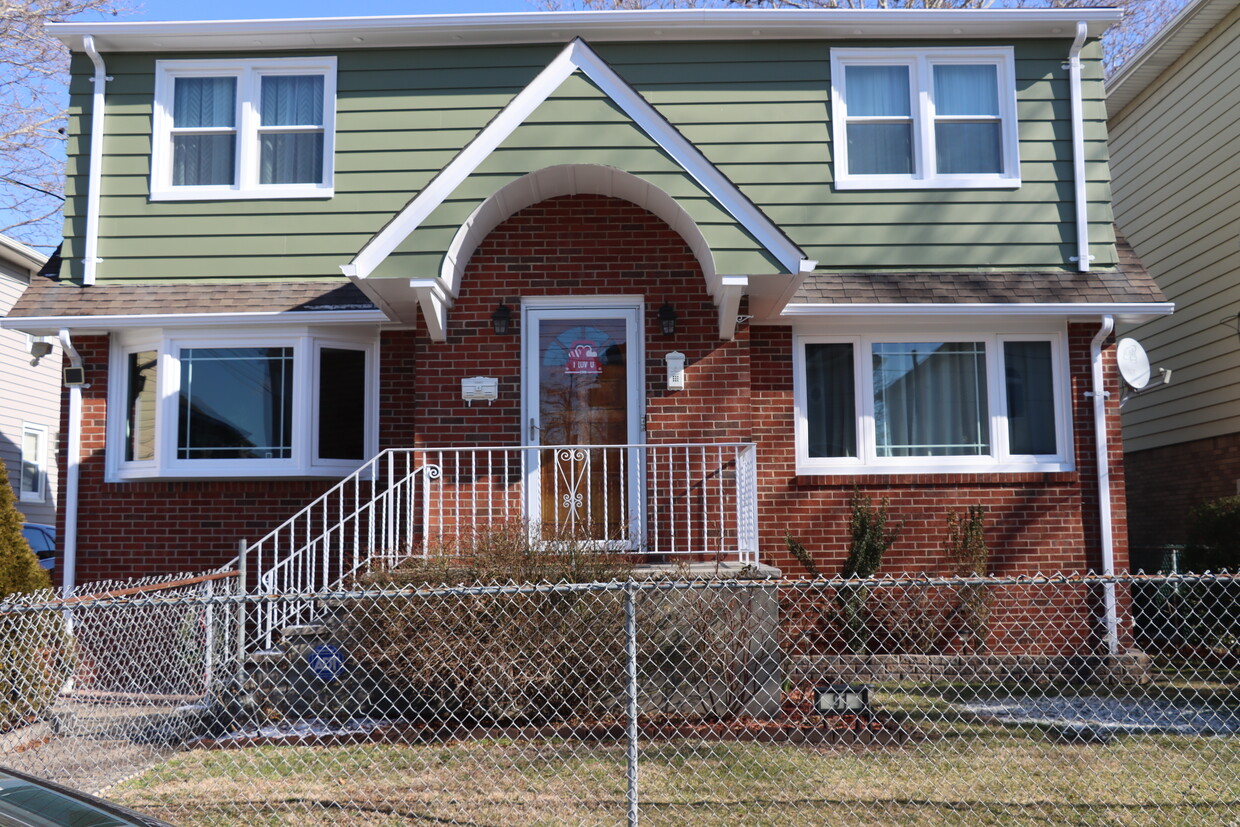 Exterior Front House - 91 Maple Ave