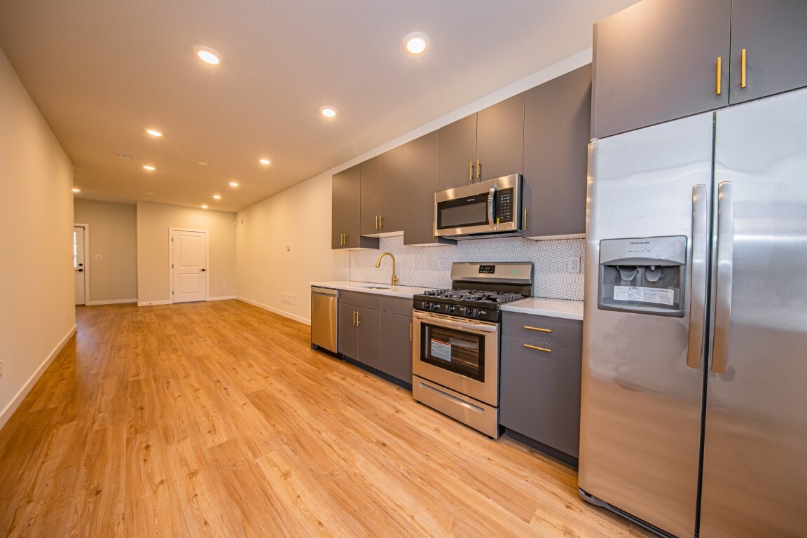 Kitchen - 2402 W Jefferson St