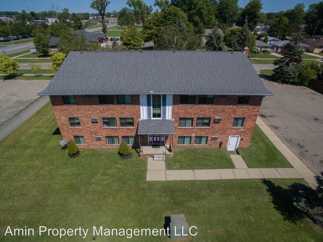 23214 Deanhurst St, Clinton Township, MI 48035 Room for Rent in