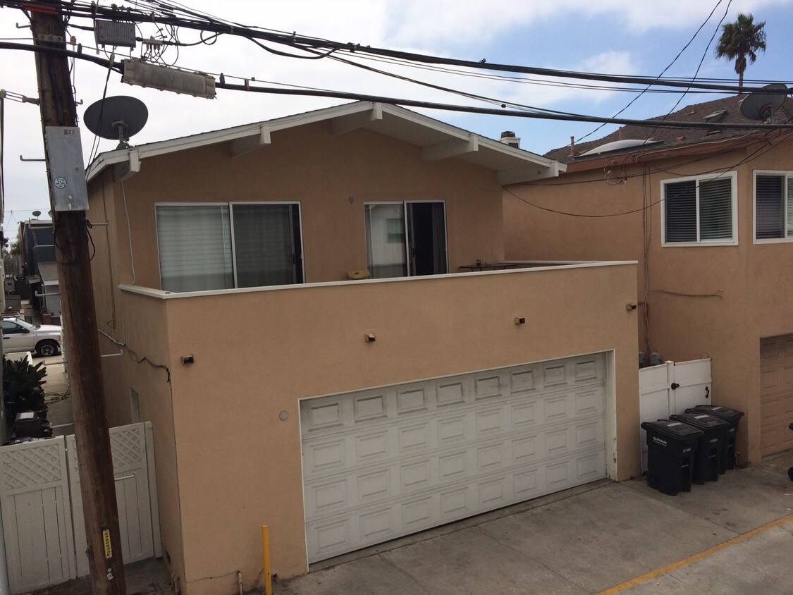 Building Photo - Coastal Duplex