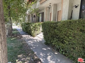 Building Photo - 4260 Cedros Ave