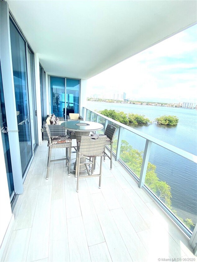 Primary Photo - 17111 Biscayne Blvd