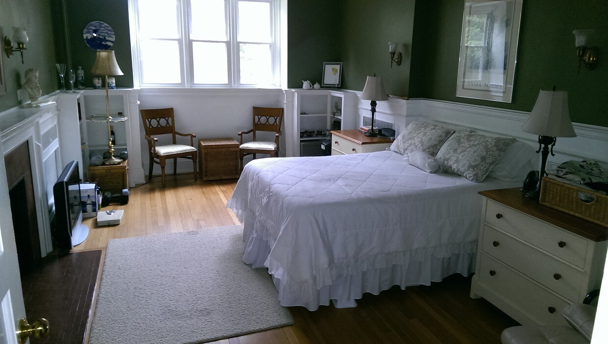 Master Bedroom - 429 State St