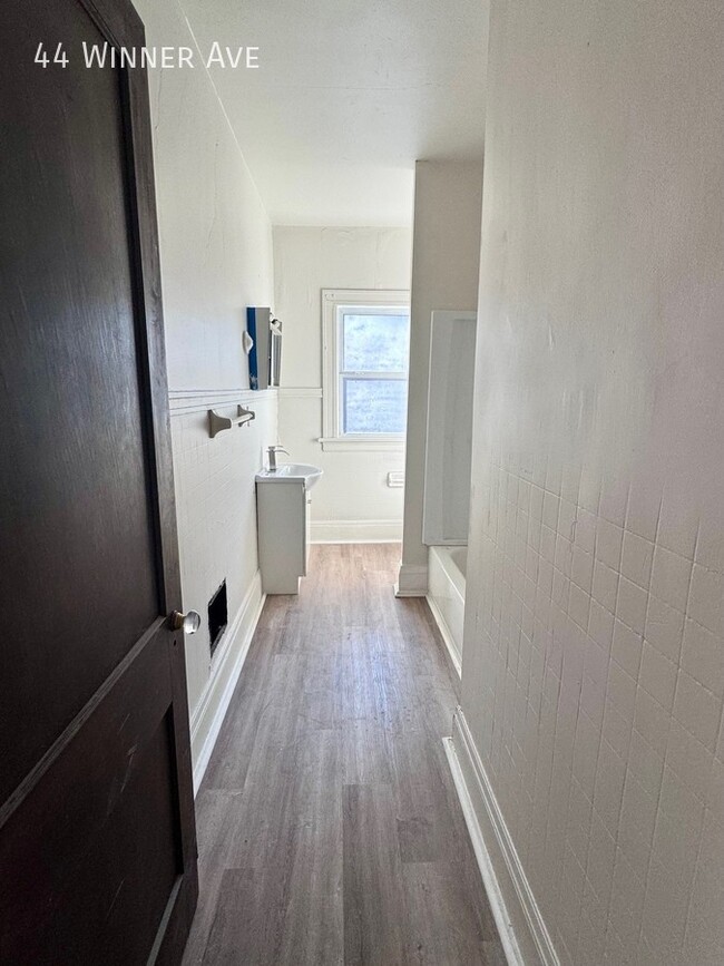 Building Photo - Spacious 2 Bedroom Olde Town East