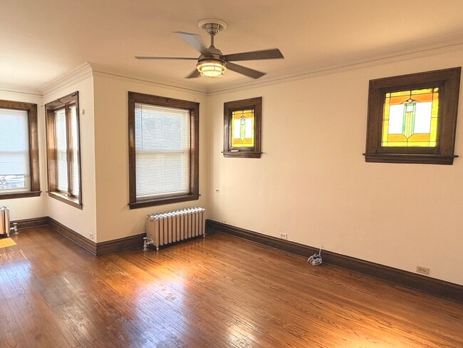 Building Photo - 5112 W Sunnyside Ave