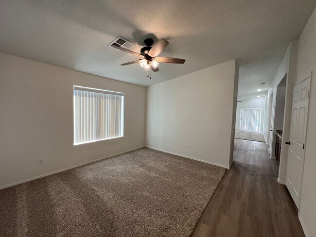 Building Photo - NICE 4 BEDROOM HOME!