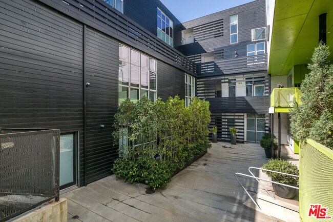 Foto del edificio - 825 Kings Rd