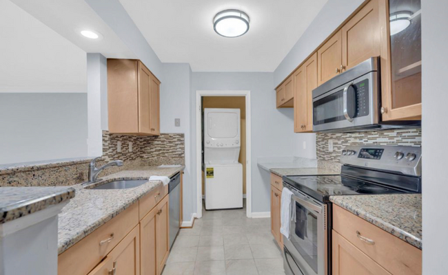 Foto del edificio - 7702 Lafayette Forest Dr