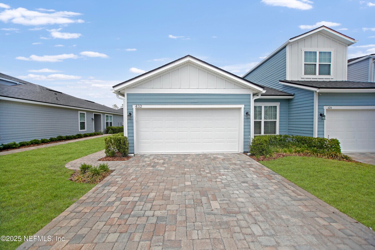 Foto principal - 432 Pine Bluff Dr