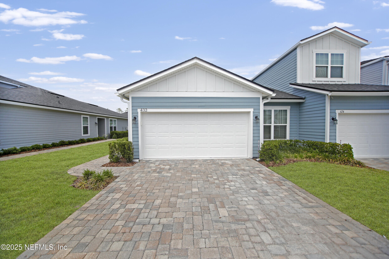 Foto principal - 432 Pine Bluff Dr