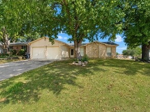 Building Photo - 915 Lemontree Dr