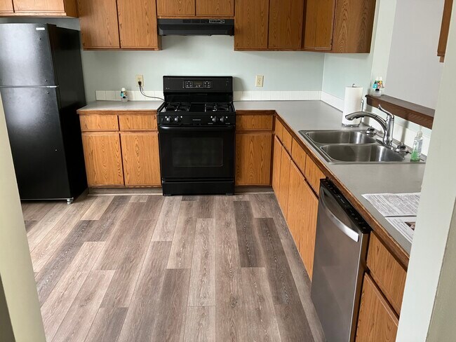 Foto del edificio - 13656 Mogadore Ave NW