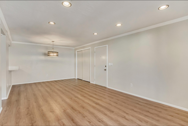 Foto del edificio - Beautiful Remodeled Condo in Great Location!