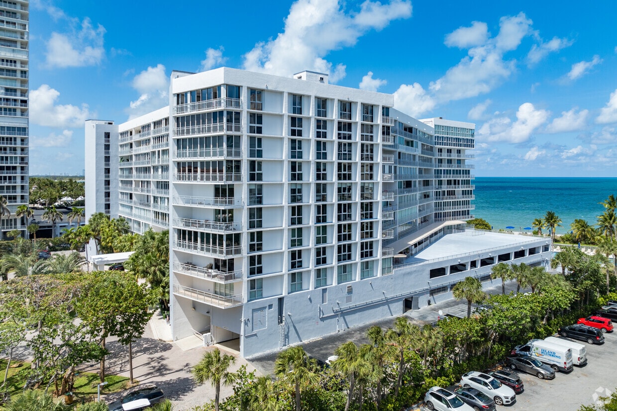 Mar Azul Condominium - 6 Units Available for Rent | Key Biscayne, FL | Apartments.com Mar Azul Condominium - 6 Units Available for Rent | Key Biscayne, FL | Apartments.com