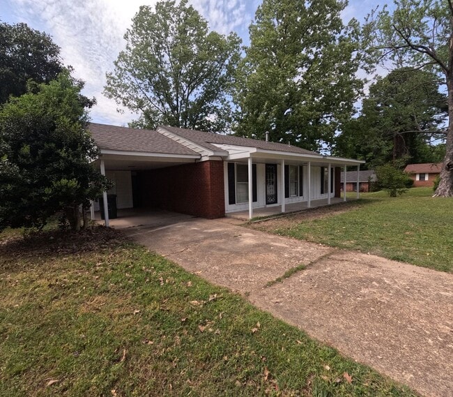 Photo - Spacious 5BR/2BA Rental with Bonus Living Space & Great Location House