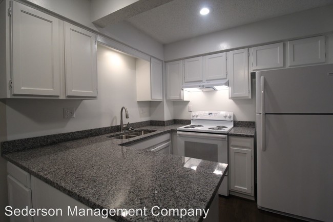 Building Photo - 105 N Saxony Dr