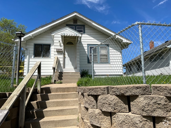 Building Photo - 2657 S Palmetto St