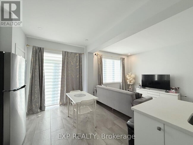 Building Photo - 615 Allied Mews