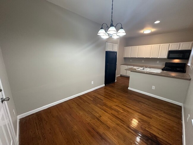 Foto del edificio - 4 Bed and 2.5 Bath in Atlanta!