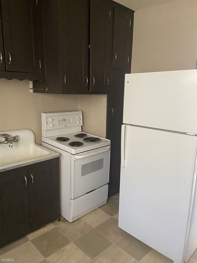 Foto del edificio - 2 br, 1 bath 4plex - 401 North Dewey Stree...