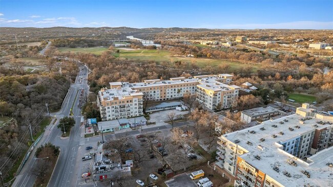 Foto del edificio - 1900 Barton Springs Rd