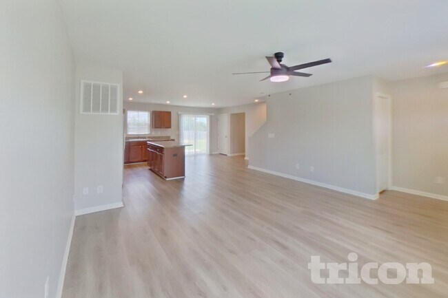 Building Photo - 656 McCormick Ln