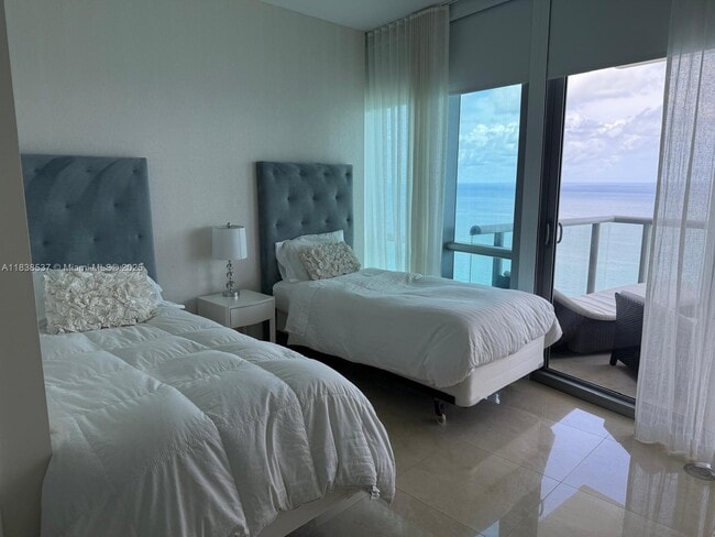 Building Photo - 17121 Collins Ave