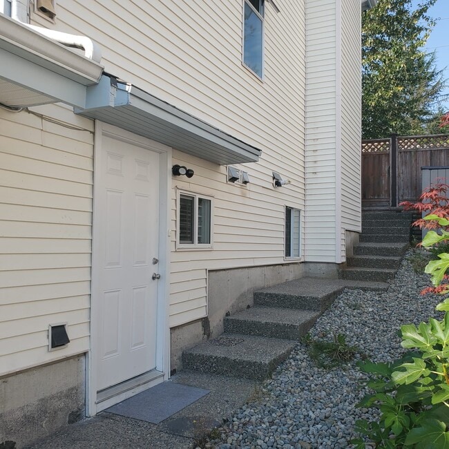 Building Photo - 2911 Cliffrose Cres