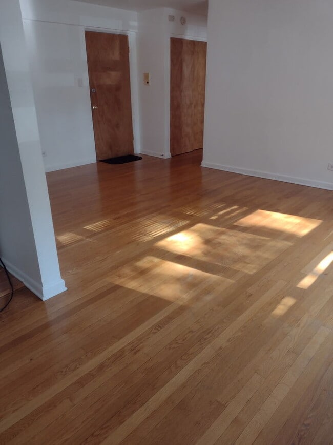 Foto del edificio - 5335 N California Ave