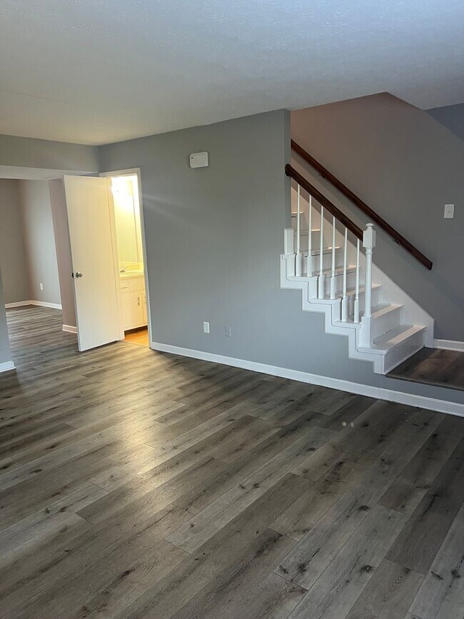 Foto del edificio - 2 Bed/ 1.5 Bath Townhome