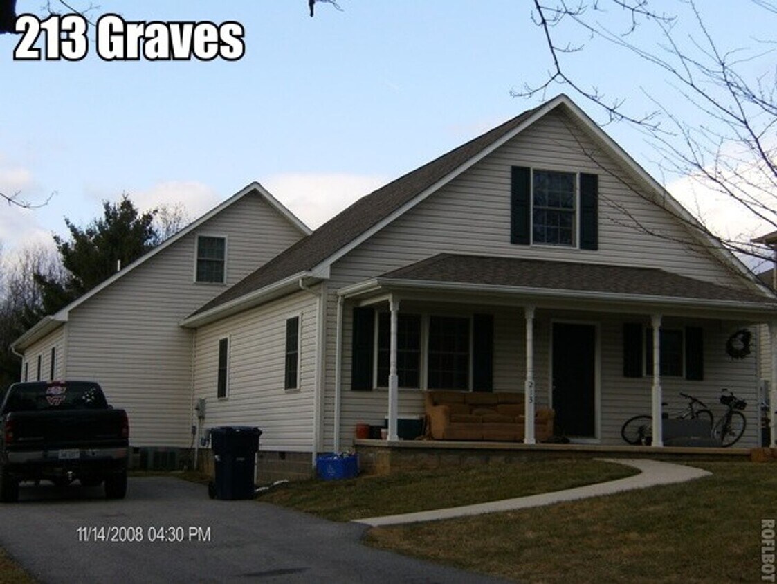 Primary Photo - 3 Bedroom 2 Bath Duplex