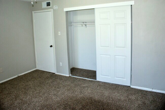Bedroom #3 Closet - 4208 Wyatt St