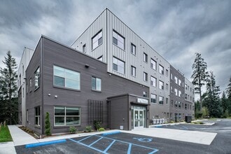 Building Photo - 3039 Clinton Dr