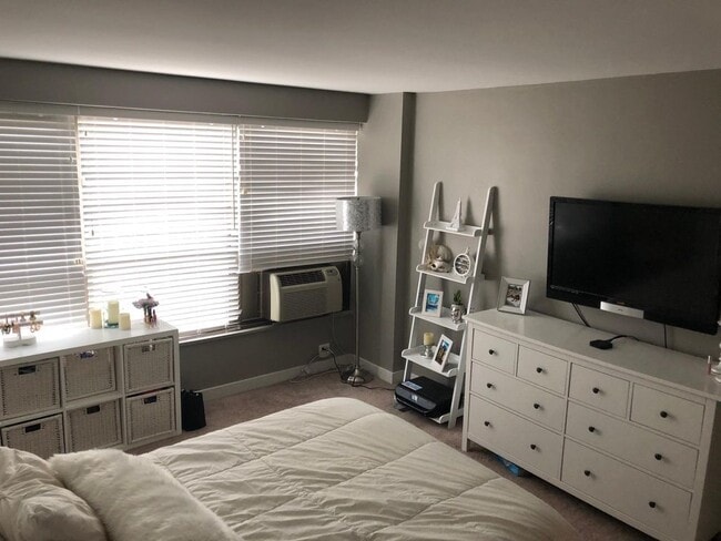 Foto del edificio - 2930 N Sheridan Rd